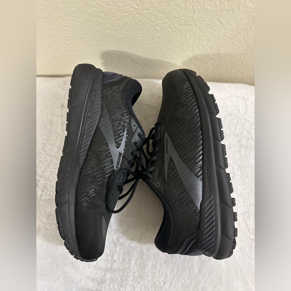 Brooks mens sneaker 12.5 extra wide